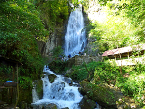 1_Махунцети-водопад-300x225.png