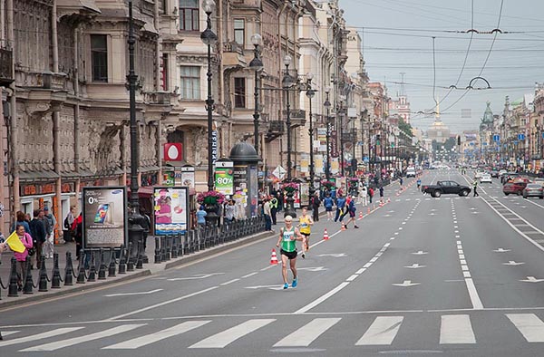 marafon-belye-nochi-po-nevskomu-prospektu.jpg