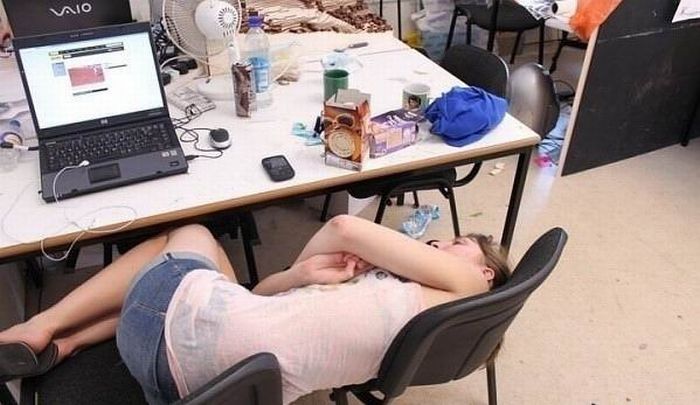 sleeping_at_work_03.jpg