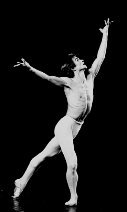 4552545_019_rudolf-nureyev_theredlist.png