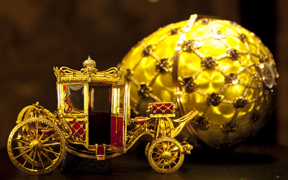 gold-carriage-yellow-faberge-egg-vatican.jpg