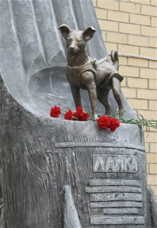 Monumento-a-Laika-317x460.jpg